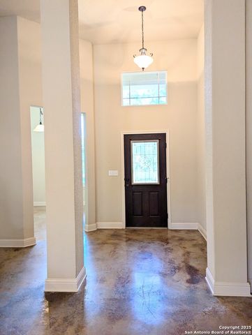 2025 Crown View, Kerrville, TX 78028