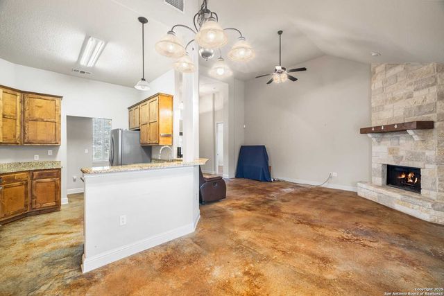 2025 Crown View, Kerrville, TX 78028