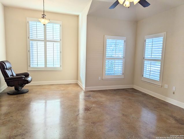 2025 Crown View, Kerrville, TX 78028