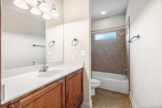 2025 Crown View, Kerrville, TX 78028