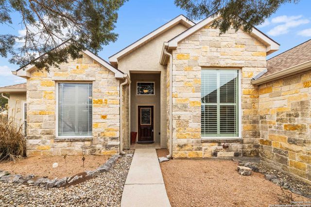 2025 Crown View, Kerrville, TX 78028