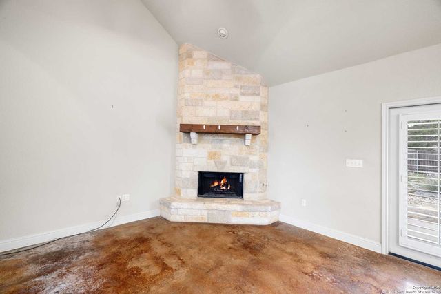 2025 Crown View, Kerrville, TX 78028
