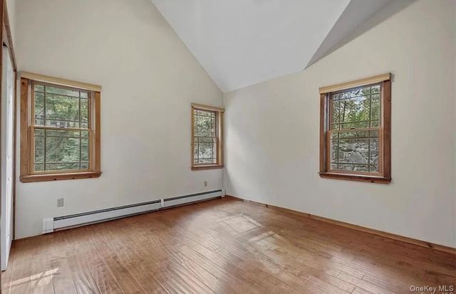 11 Oakdale Road, Putnam Valley, NY 10579