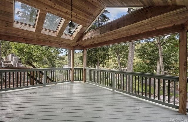 11 Oakdale Road, Putnam Valley, NY 10579