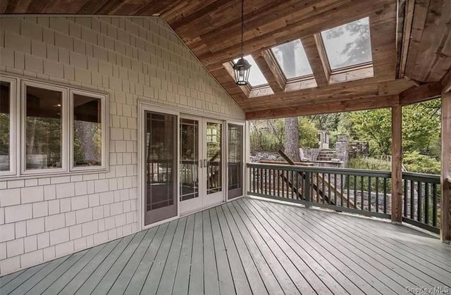 11 Oakdale Road, Putnam Valley, NY 10579