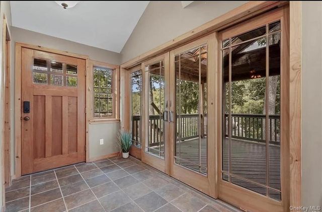 11 Oakdale Road, Putnam Valley, NY 10579