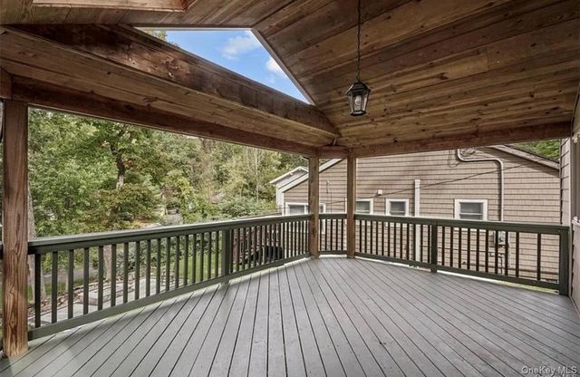 11 Oakdale Road, Putnam Valley, NY 10579