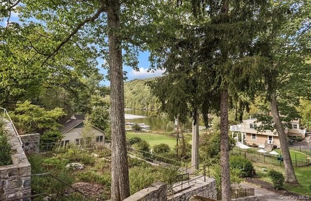 11 Oakdale Road, Putnam Valley, NY 10579