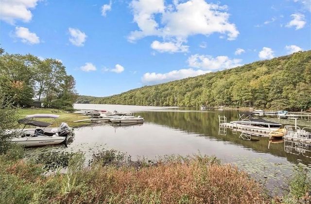 11 Oakdale Road, Putnam Valley, NY 10579