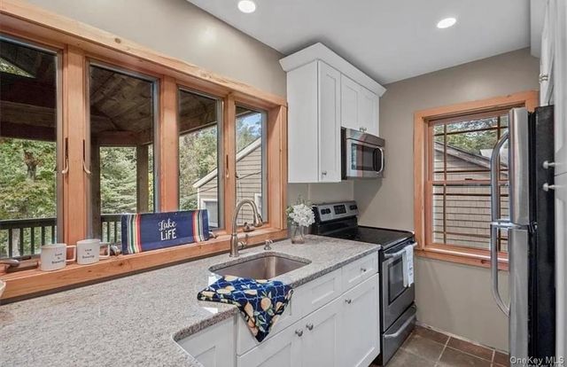 11 Oakdale Road, Putnam Valley, NY 10579