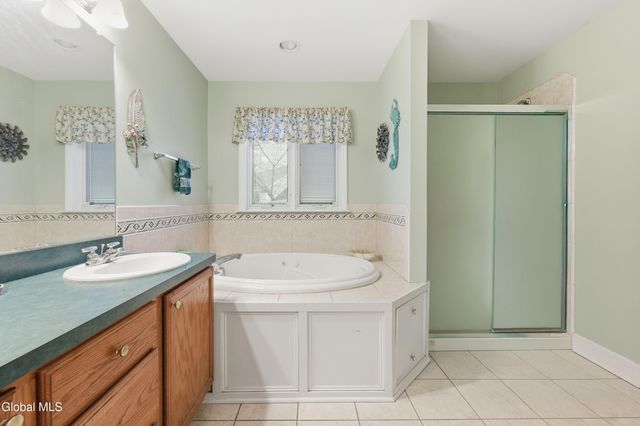 12 Patriot Circle, Clifton Park, NY 12065