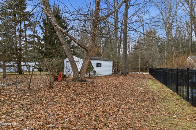 12 Patriot Circle, Clifton Park, NY 12065