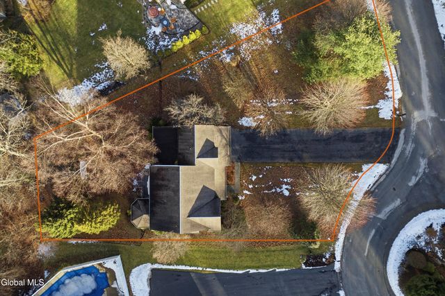 12 Patriot Circle, Clifton Park, NY 12065