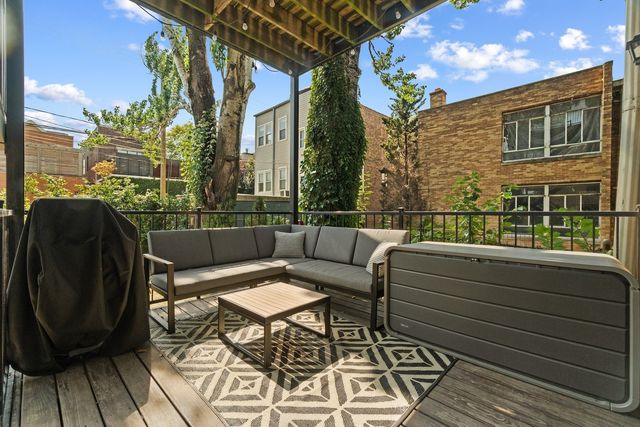 1849 W Superior Street 1, Chicago, IL 60622