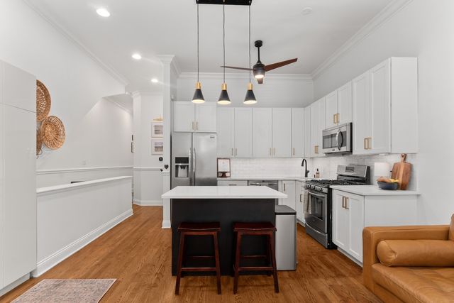 1849 W Superior Street 1, Chicago, IL 60622