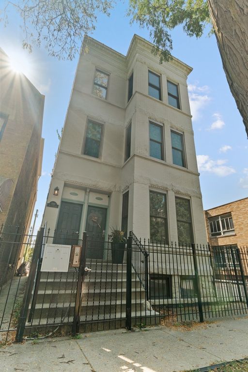 1849 W Superior Street 1, Chicago, IL 60622