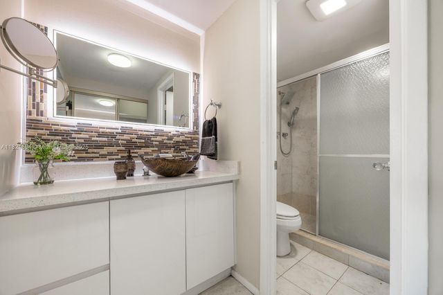 400 Diplomat Pkwy 302, Hallandale Beach, FL 33009