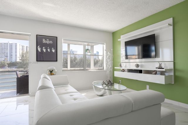 400 Diplomat Pkwy 302, Hallandale Beach, FL 33009