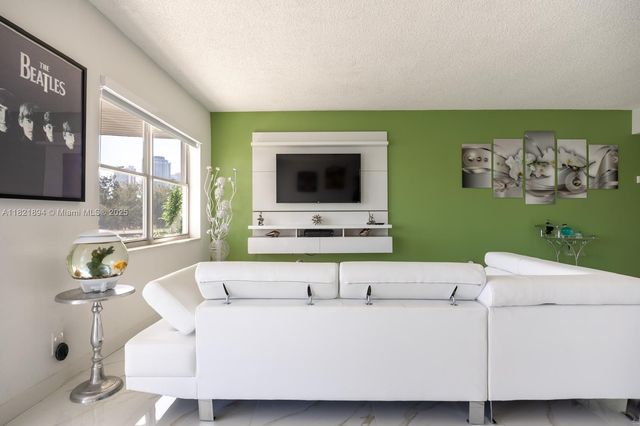 400 Diplomat Pkwy 302, Hallandale Beach, FL 33009