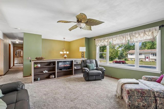 401 Woodview Drive, Sun Prairie, WI 53590