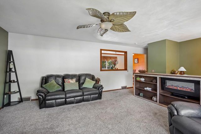 401 Woodview Drive, Sun Prairie, WI 53590