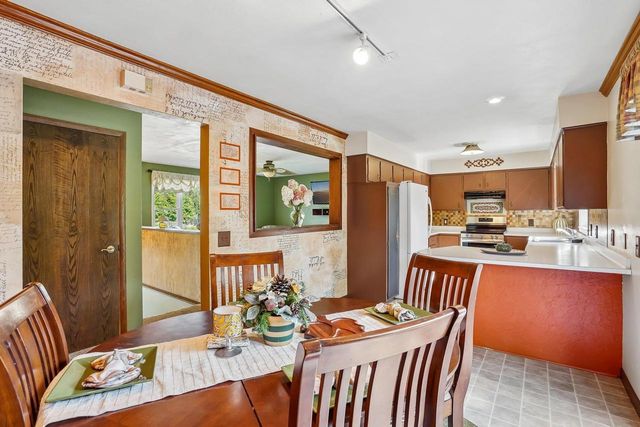 401 Woodview Drive, Sun Prairie, WI 53590