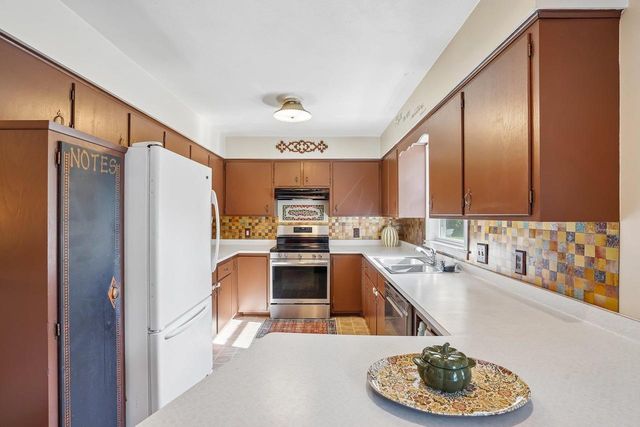 401 Woodview Drive, Sun Prairie, WI 53590
