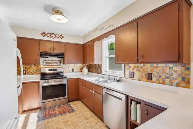 401 Woodview Drive, Sun Prairie, WI 53590