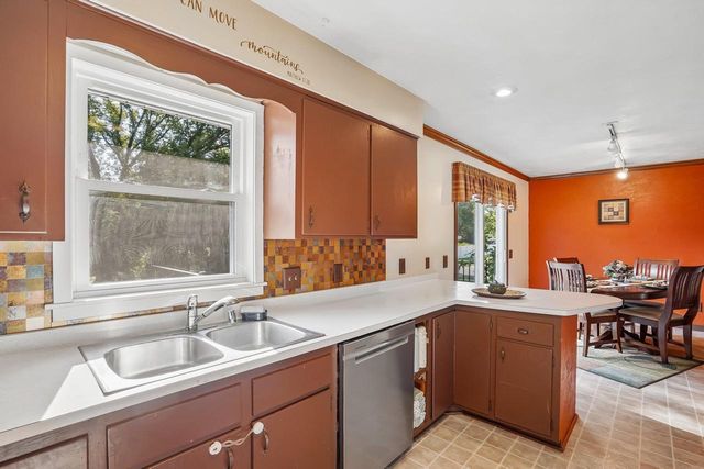 401 Woodview Drive, Sun Prairie, WI 53590