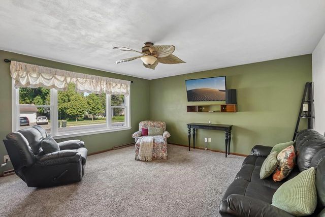 401 Woodview Drive, Sun Prairie, WI 53590