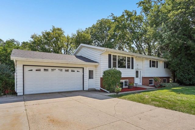 401 Woodview Drive, Sun Prairie, WI 53590
