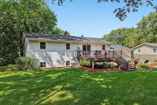401 Woodview Drive, Sun Prairie, WI 53590