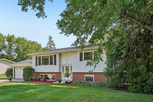 401 Woodview Drive, Sun Prairie, WI 53590