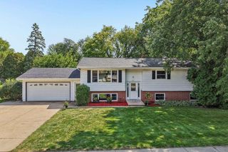 401 Woodview Drive, Sun Prairie, WI 53590