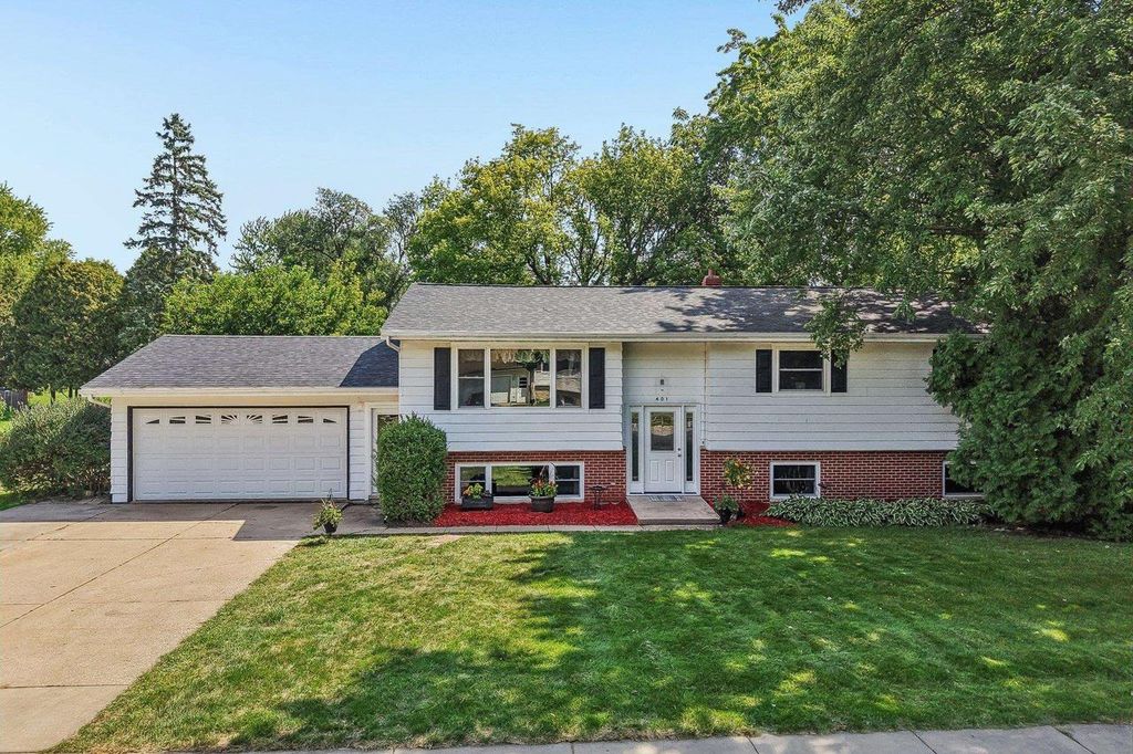 401 Woodview Drive, Sun Prairie, WI 53590