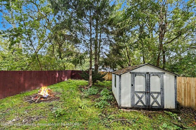 325 Cox Boulevard, Lansing, MI 48910