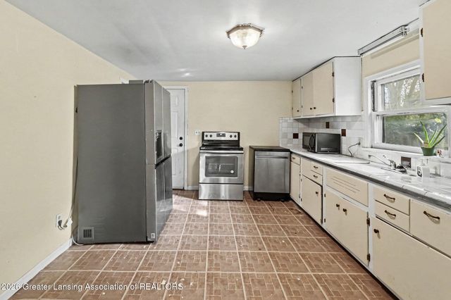 325 Cox Boulevard, Lansing, MI 48910