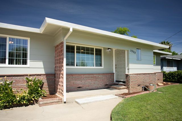 1909 10th Ave, Olivehurst, CA 95961