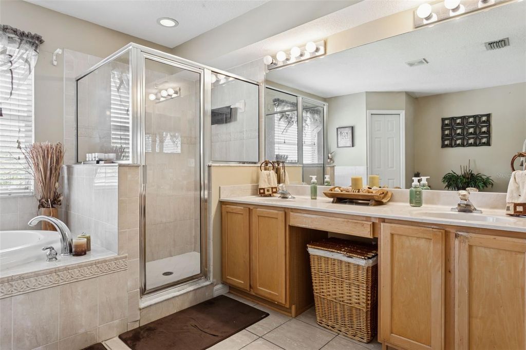 Image 38 of property listing at 18110 TURTLE BEACH WAY, Tampa, FL 33647