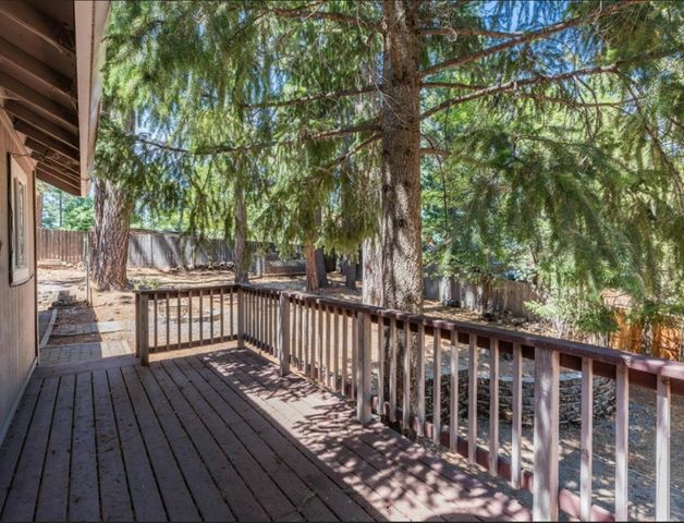 6390 Red Robin Rd, Placerville, CA 95667