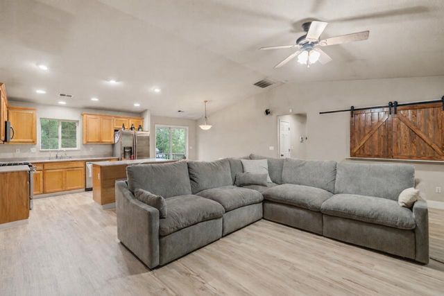 6390 Red Robin Rd, Placerville, CA 95667