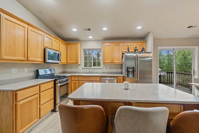 6390 Red Robin Rd, Placerville, CA 95667