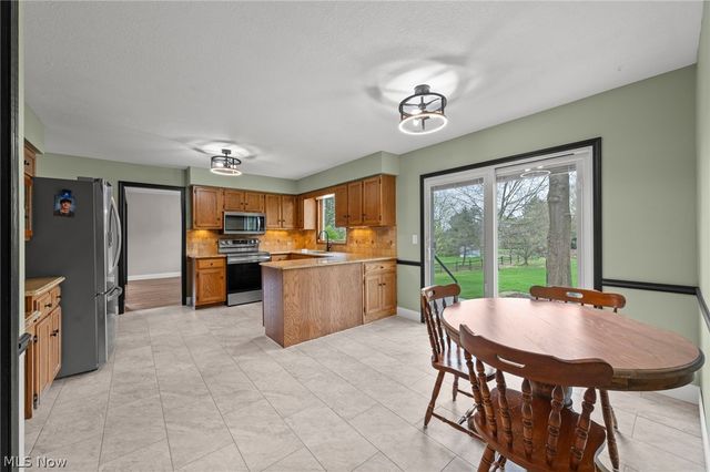 165 Valley Brook Boulevard, Hinckley, OH 44233