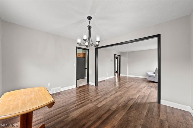 165 Valley Brook Boulevard, Hinckley, OH 44233
