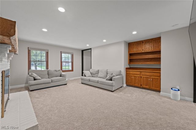 165 Valley Brook Boulevard, Hinckley, OH 44233