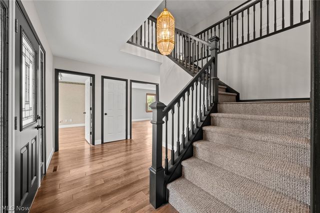 165 Valley Brook Boulevard, Hinckley, OH 44233