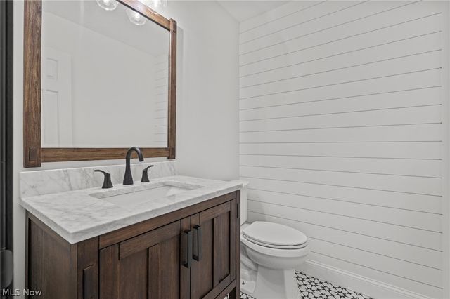 165 Valley Brook Boulevard, Hinckley, OH 44233