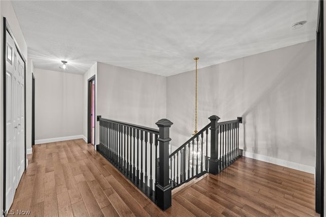 165 Valley Brook Boulevard, Hinckley, OH 44233