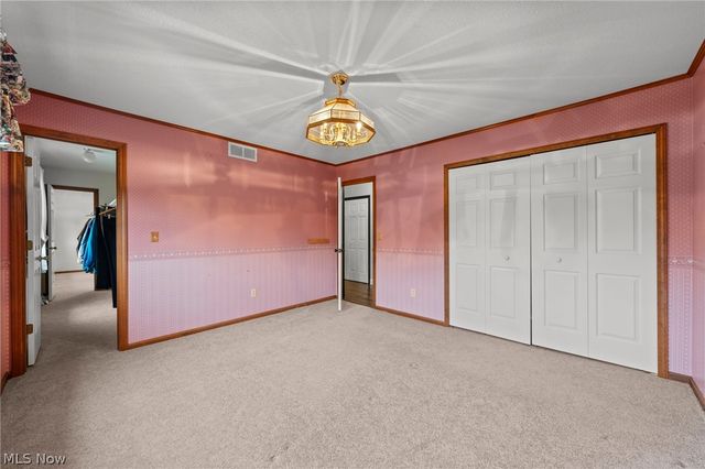 165 Valley Brook Boulevard, Hinckley, OH 44233