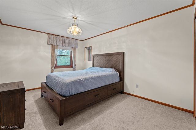 165 Valley Brook Boulevard, Hinckley, OH 44233